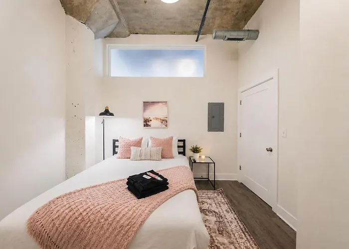 2br Retreat With Optional Parking And Gym Access Near Mccormick Place And Soldier Field