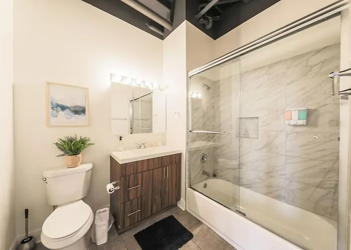 2br Retreat With Optional Parking And Gym Access Near Mccormick Place And Soldier Field Appartement Chicago