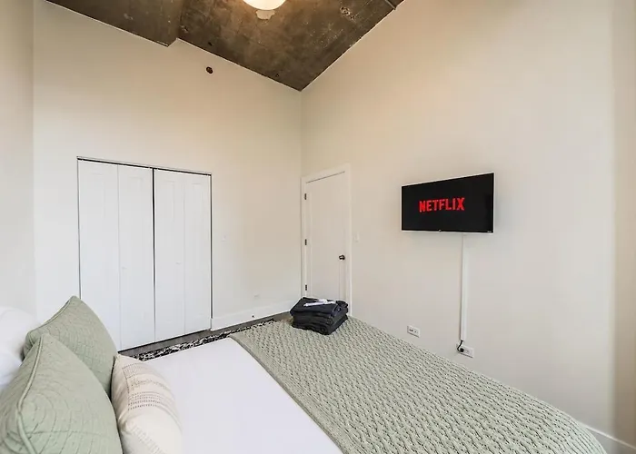 2br Retreat With Optional Parking And Gym Access Near Mccormick Place And Soldier Field Appartement Chicago